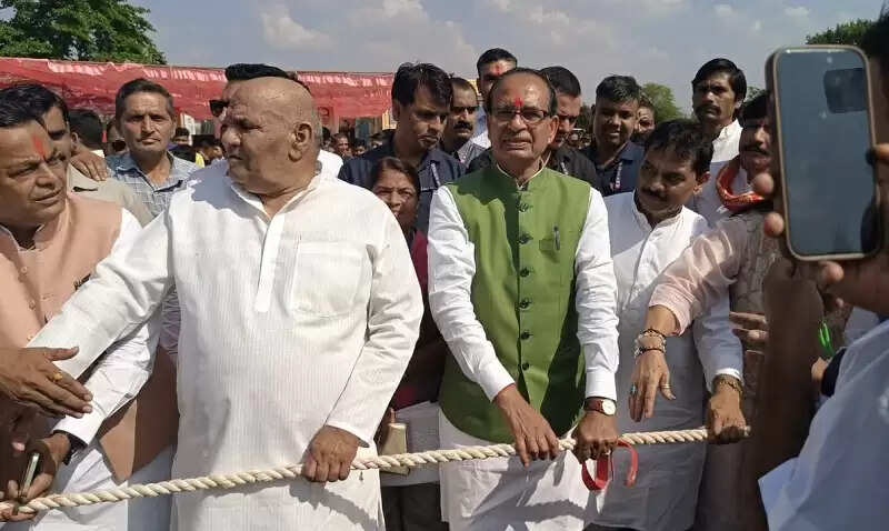 शरीर के साथ मन, मस्तिष्क और आत्मा को भी संतुलित रखते हैं खेलः शिवराज सिंह