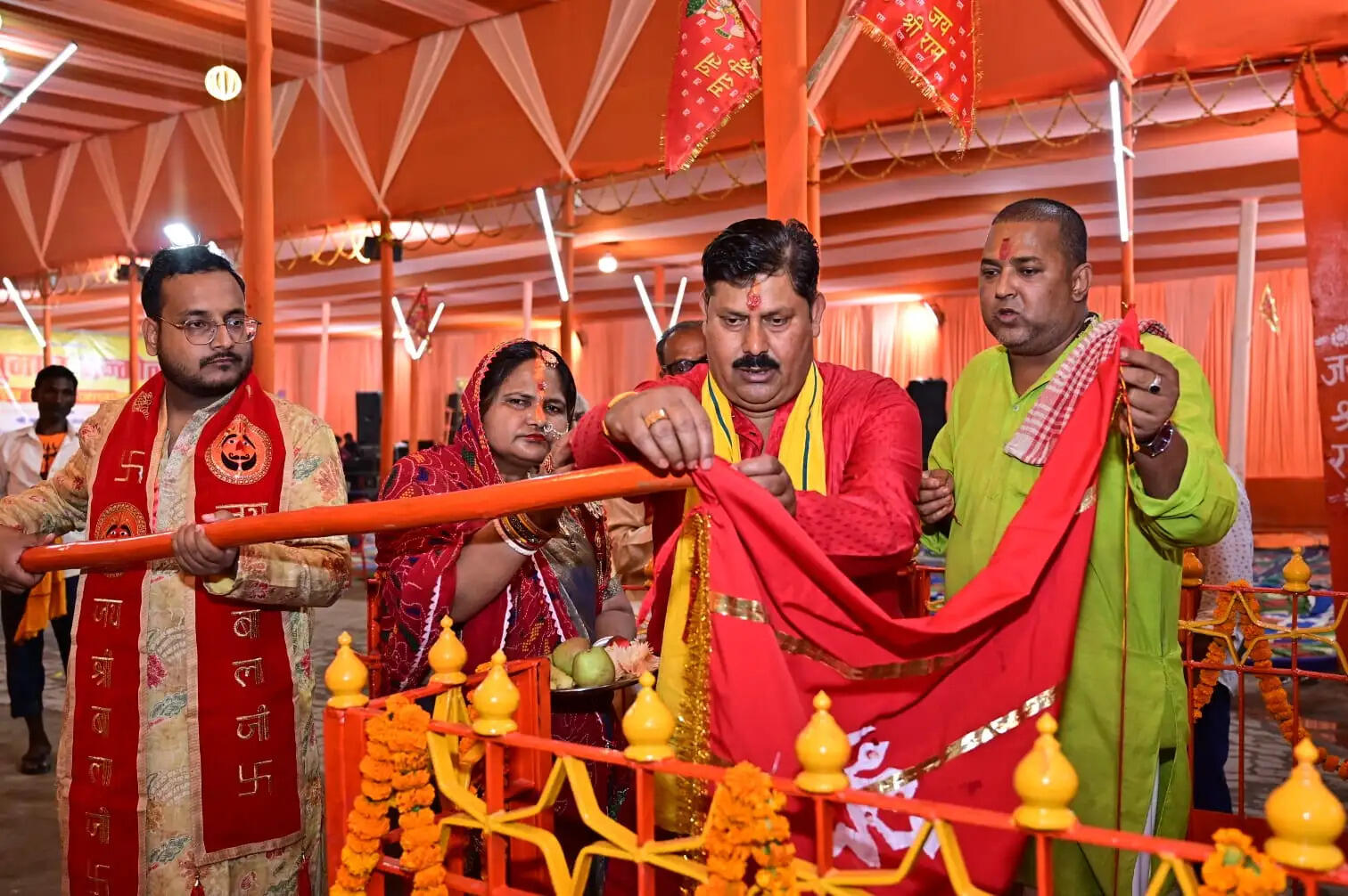 हनुमान जन्मोत्सव पर जगन्नाथपुरी के तर्ज पर सजा दरबार,भजन कार्यक्रम आयोजित