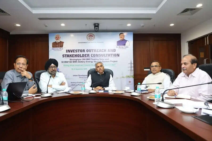 नई दिल्ली में बिरसिंहपुर सोलर-बैटरी स्टोरेज परियोजना पर निवेशक संवाद, मप्र ने निवेशकों के सामने रखी परियोजना