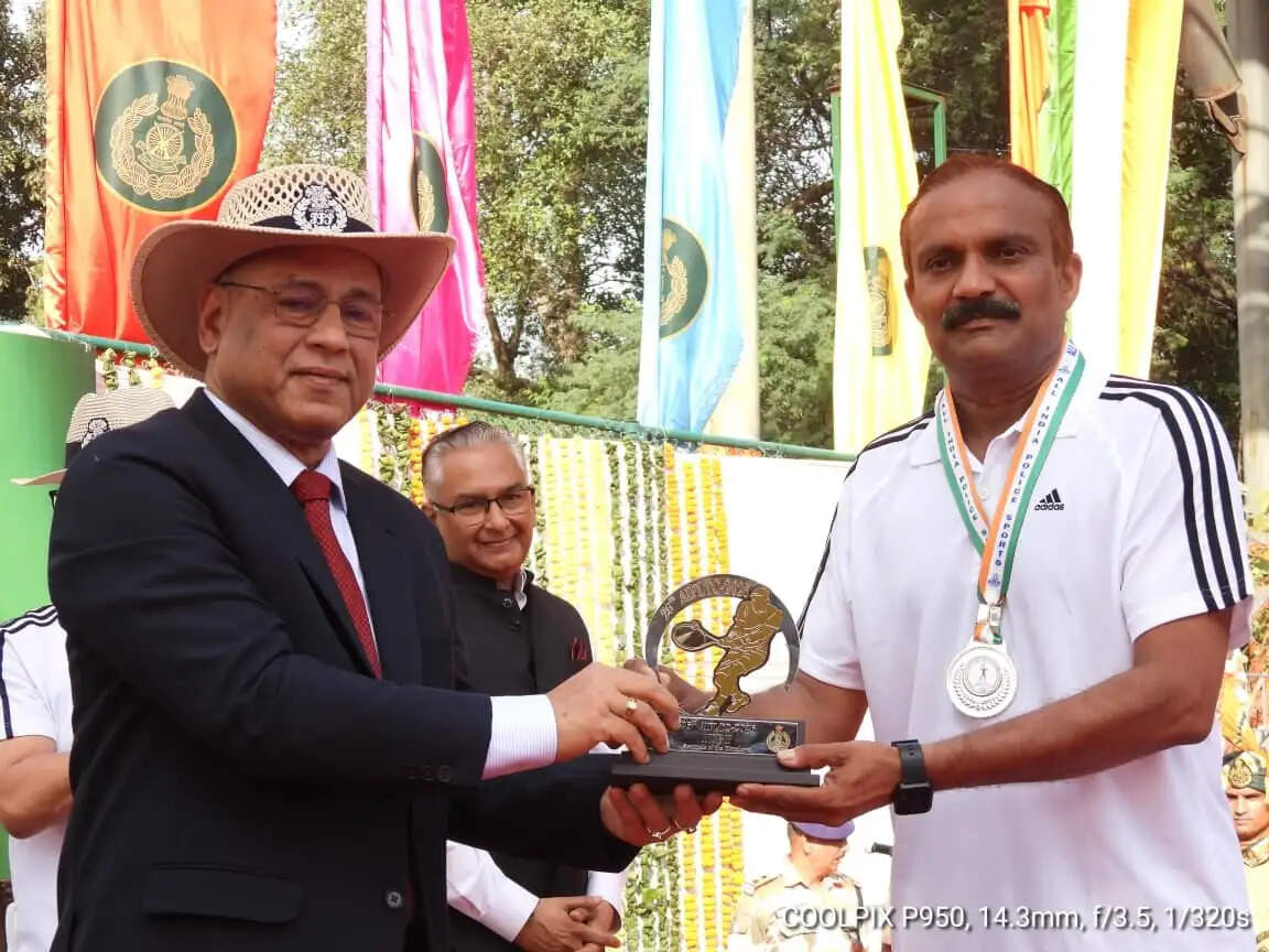 राजस्थान पुलिस के उप अधीक्षक दिलीप सिंह ने अखिल भारतीय पुलिस टेनिस में जीता सिल्वर मेडल
