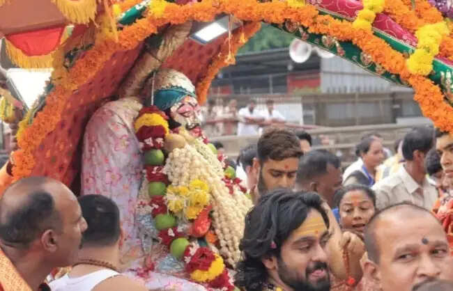 उज्जैन में धूमधाम से निकली बाबा महाकाल की सवारी, पहली बार शामिल हुए रोबोट और 84 महादेव की झांकी