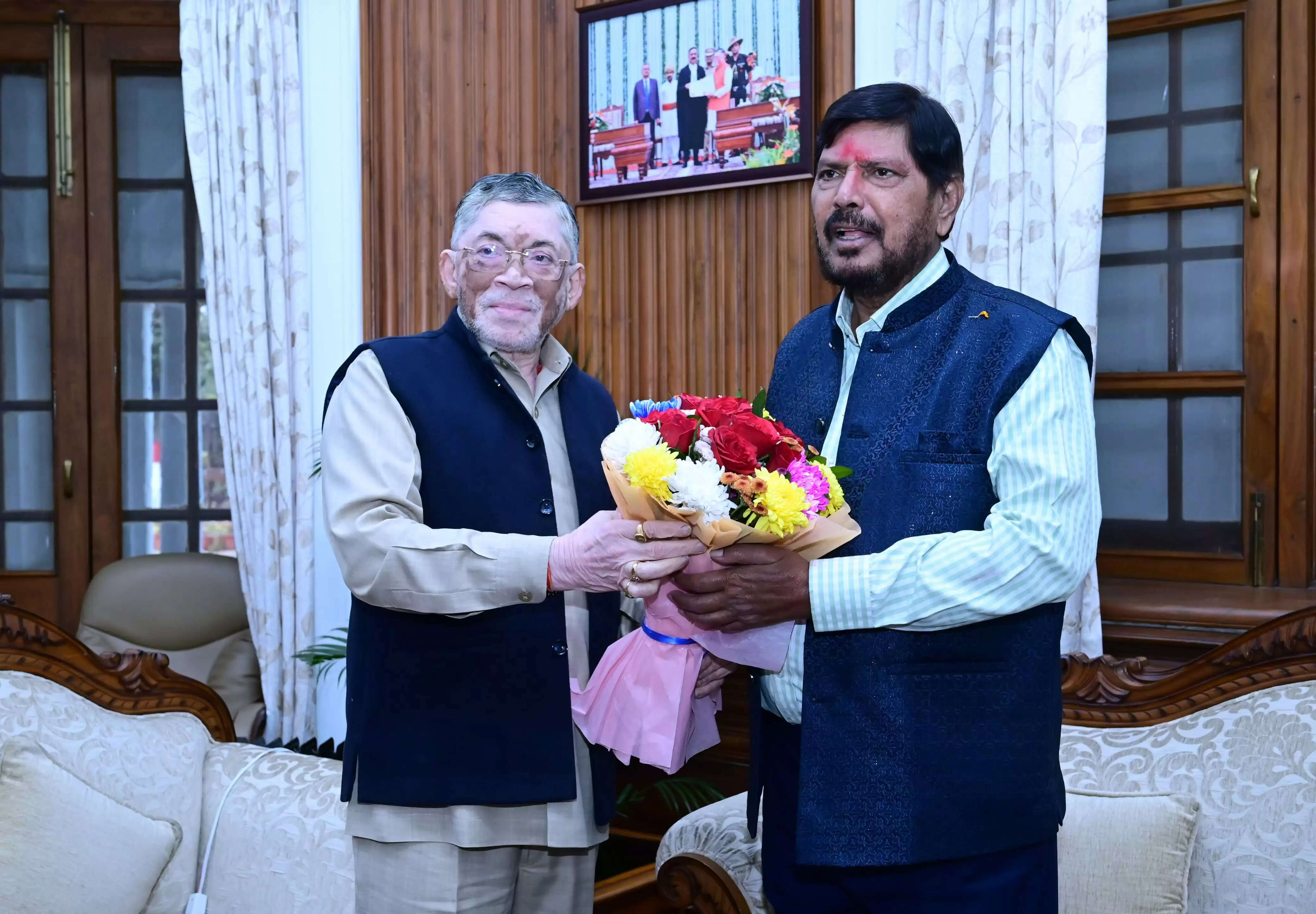 राज्यपाल से रामदास आठवले ने की मुलाकात