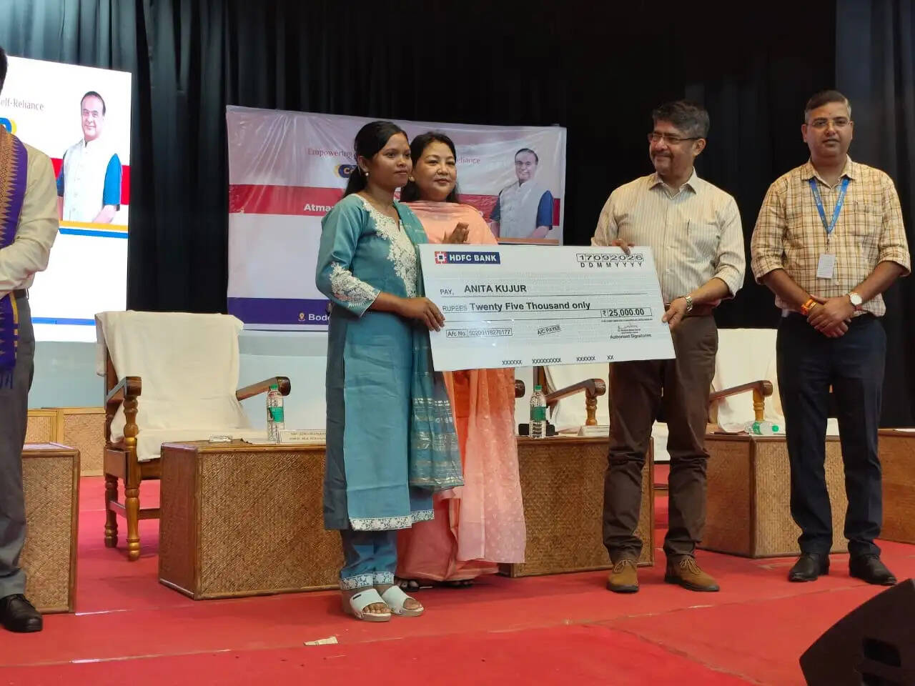 कोकराझार में सीएमएएए योजना के तहत उद्यमियों में वित्तीय सहायता वितरित