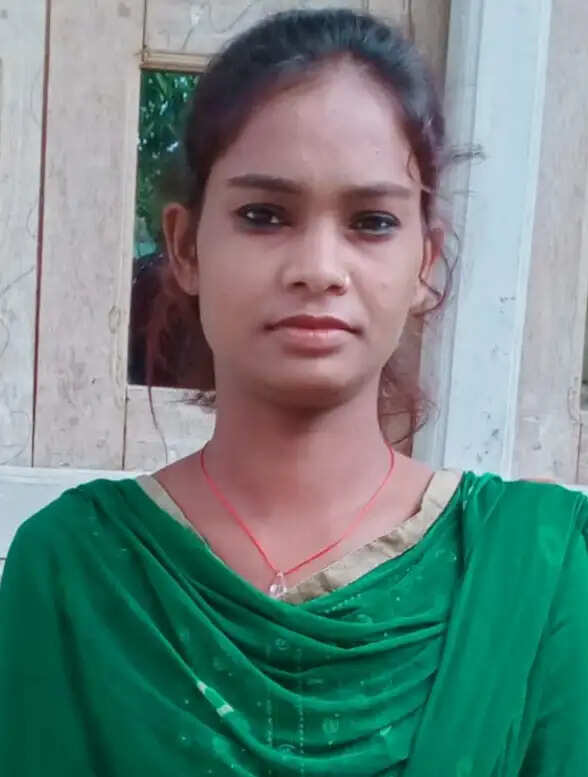 पंचायत भवन में पंचायत सहायिका की फांसी के फंदे पर लटकी मिली लाश