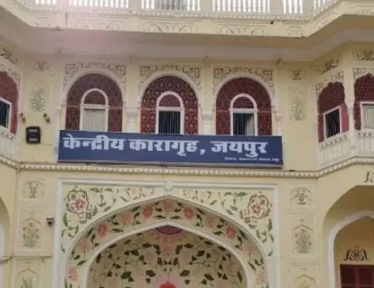 जयपुर सेंट्रल जेल में चार विचाराधीन बंदियों के पास से मिले मोबाइल फोन