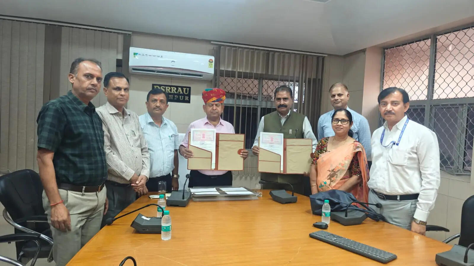 आयुर्वेद विश्वविद्यालय और मदन मोहन मालवीय राजकीय आयुर्वेद महाविद्यालय में एमओयू