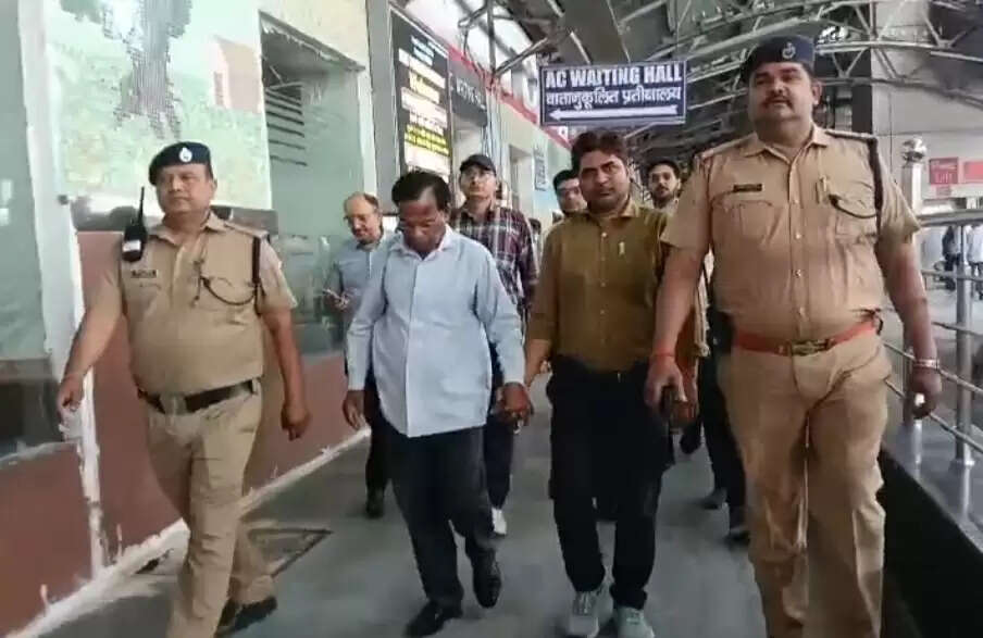 कानपुर सेंट्रल पर विजिलेंस की कार्रवाई, फर्जी रेलवे अधिकारी बनकर यात्रियों को धमकाने वाला गिरफ्तार