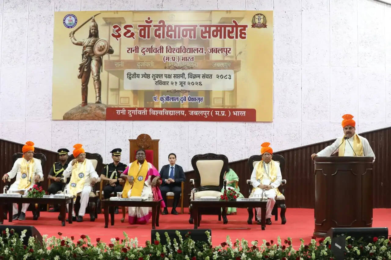 भारतीय संस्कृति, परंपरा और भाषाओं के प्रति सम्मान का भाव विकसित करना विश्वविद्यालयों की महत्वपूर्ण जिम्मेदारी : राष्ट्रपति