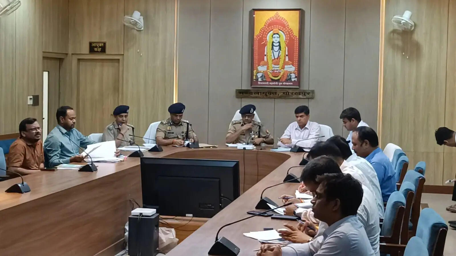 होमगार्ड भर्ती परीक्षा को पूरी पारदर्शिता, निष्पक्षता और शुचिता के साथ कराएं संपन्न : याेगी आदित्यनाथ