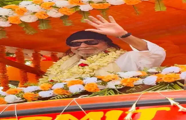 नदिया के करीमपुर में मिथुन चक्रवर्ती का रोड शो, उमड़ा जनसैलाब