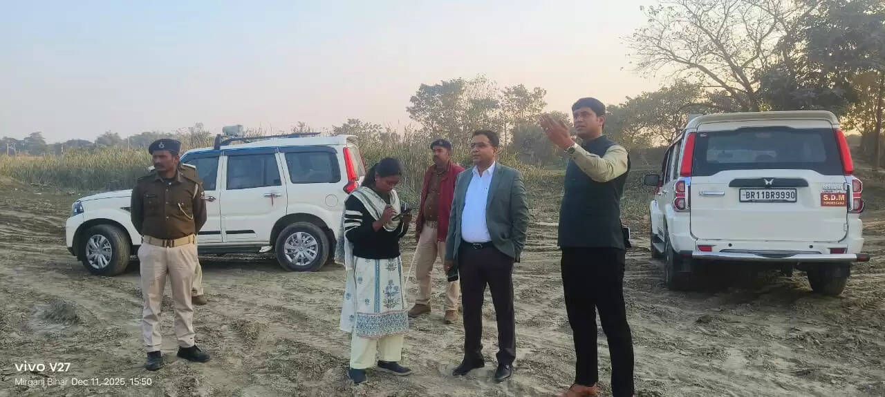 अवैध बालू और मिट्टी उत्खनन के खिलाफ छापामारी