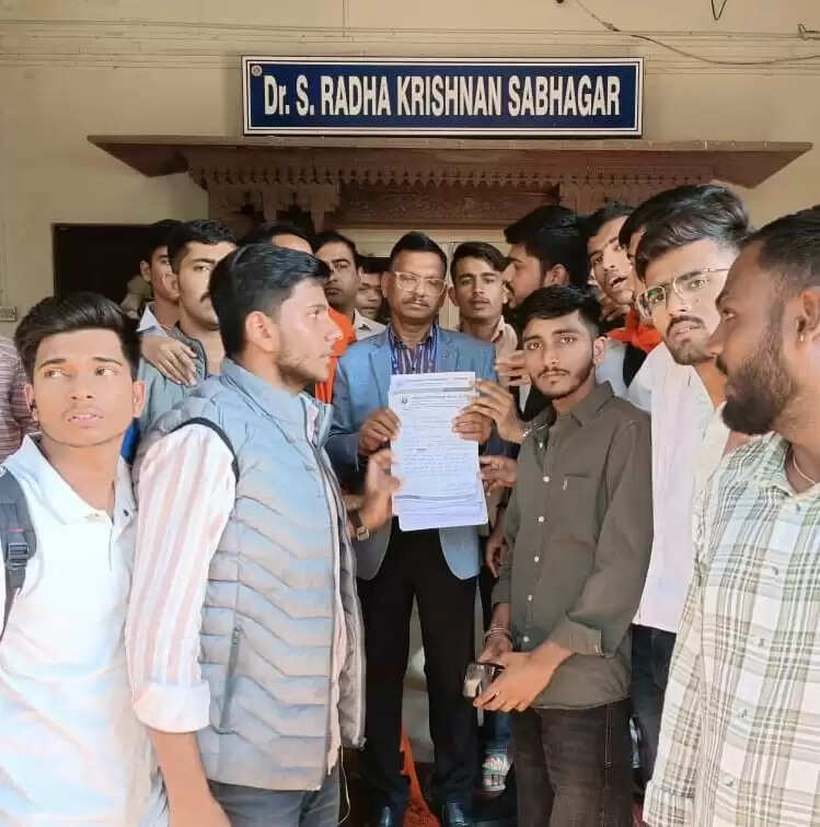 जेएनवी विश्वविद्यालय के परीक्षा परिणाम में गड़बड़ी का आरोप, एबीवीपी ने किया प्रदर्शन