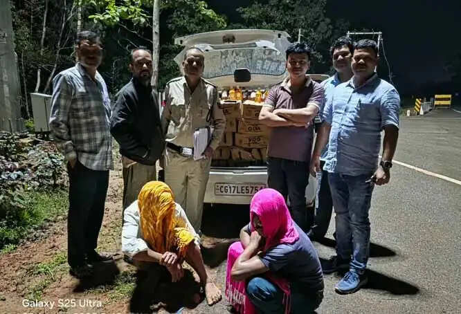 22 पेटियों में रखी 187.200 लीटर अवैध शराब के साथ दाे आराेपित गिरफ्तार