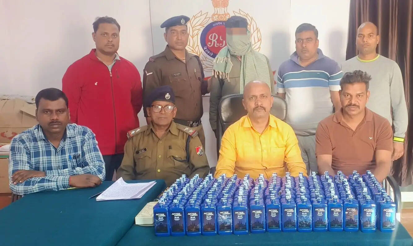 छपरा जंक्शन पर पांच शराब तस्कर गिरफ्तार