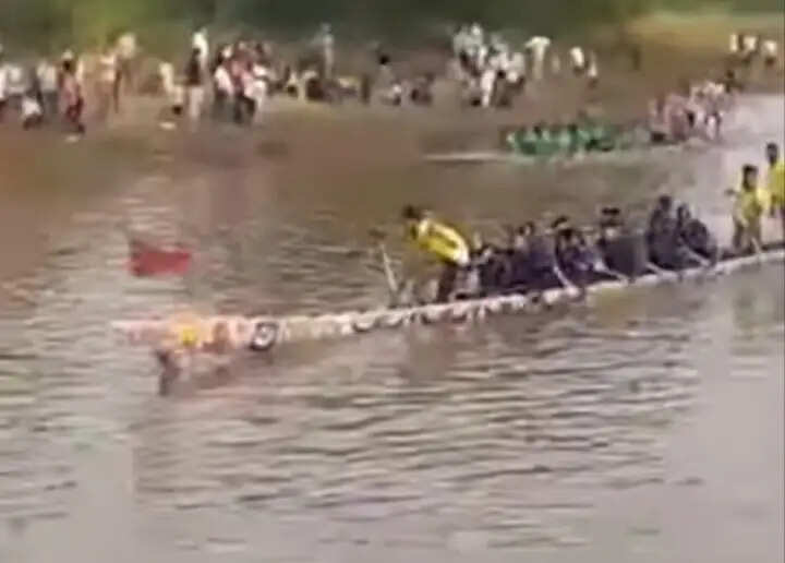 दक्षिण कामरूप के पलाशबाड़ी में नाव दौड़ प्रतियोगिता, कलसी नदी के किनारों पर उमड़ी भीड़