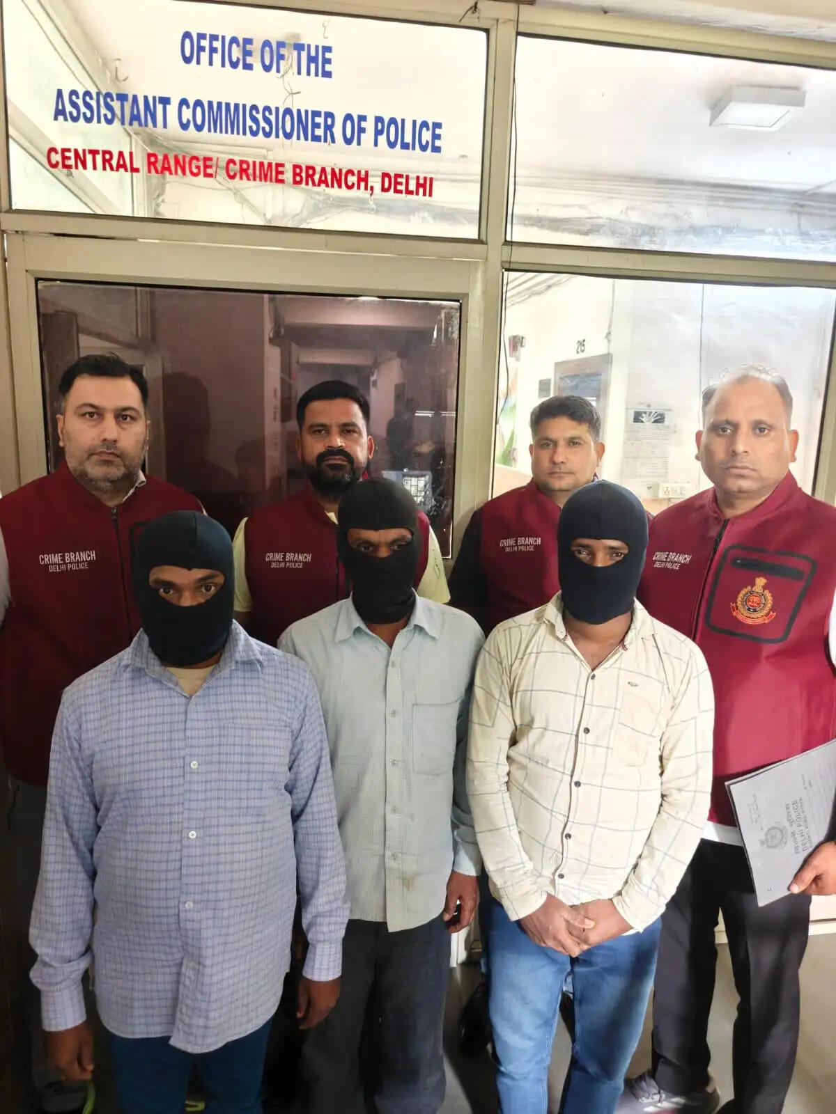 बिहार-झारखंड से पुलिस ने फरार तीन इनामी भगोड़े दबोचे
