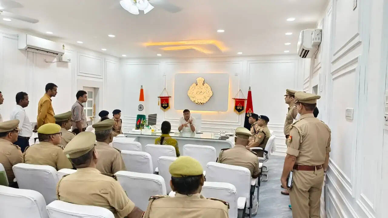 छह माह पुराने लंबित मामलों का तत्काल निस्तारण करें : एडीजी