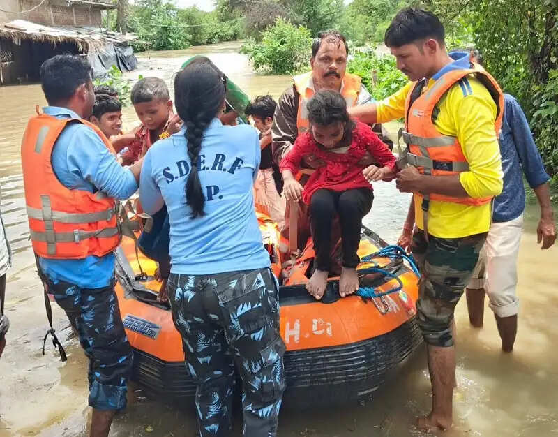 मप्र में भारी बारिश और बाढ़ से बिगड़े हालात, रेक्स्यू दल ने बचाईं 98 जिंदगियां