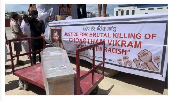 विक्रम के शव को लाया गया इंफाल, परिजनों ने की दोषियों को कड़ी सजा देने की माग