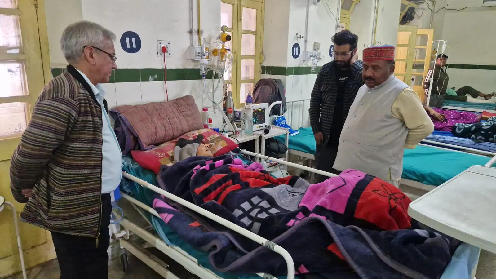 विधायक ने किया अस्पताल का निरीक्षण, जाना मरीजों का हालचाल