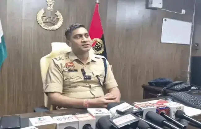 नारनाैल में अवैध पार्किंग करने वालों पर होगी कार्रवाई : एसपी दीपक कुमार
