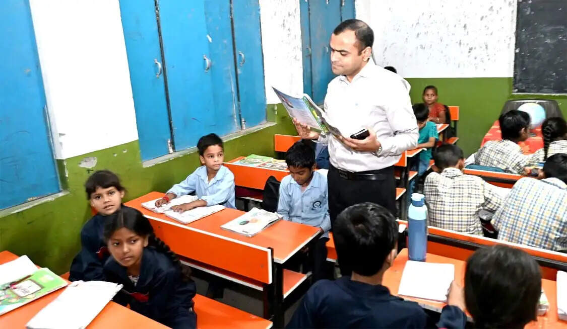 अपर रोड प्राथमिक विद्यालय के पुराने भवन की जगह बनेगा नया भवन, डीएम ने मांगा प्रस्ताव