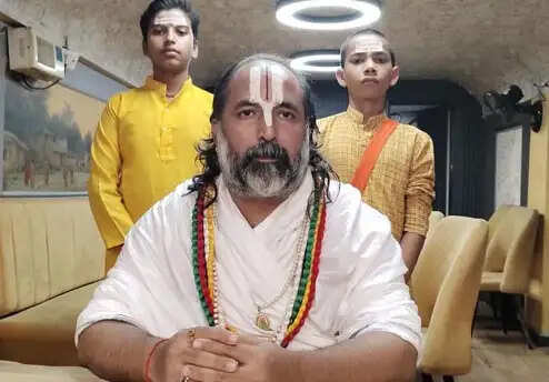 विदेशी काकरोचों ने नहीं महापुरुषों ने देश को बढ़ाया : स्वामी शांडिल्य महाराज