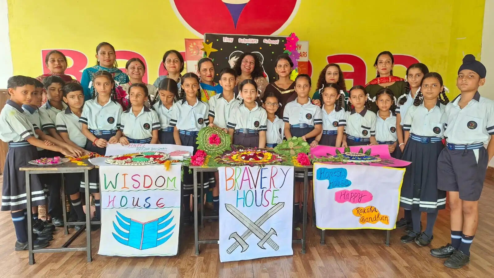 टाइनी स्कॉलर्स स्कूल में राखी मेकिंग प्रतियोगिता, ब्रेवरी हाउस ने हासिल किया प्रथम स्थान