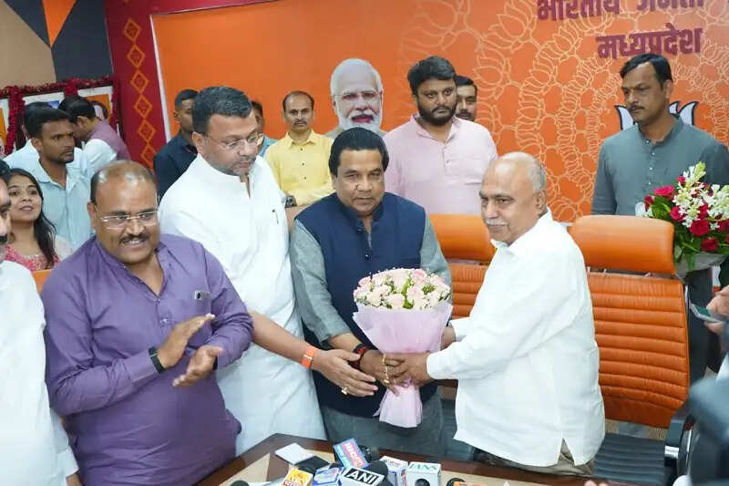 मप्रः भाजपा में शामिल हुए कांग्रेस के पूर्व प्रदेश महासचिव राकेश यादव