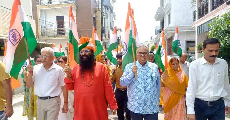 हर घर तिरंगा अभियान के तहत निकली भव्य तिरंगा यात्रा, राष्ट्रभक्ति के नारों से गूंजी देवनगरी