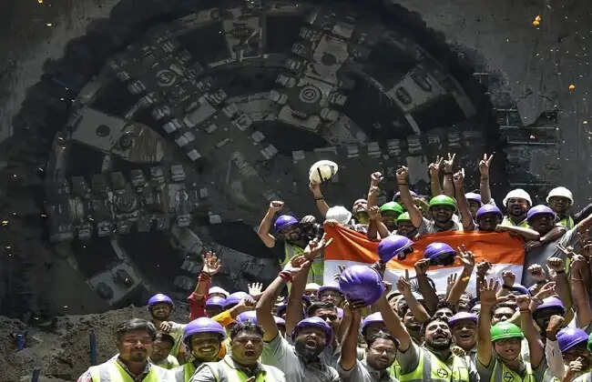 दुर्गा' और 'दिव्या' की बदौलत कोलकाता मेट्रो की नई लाइन पर भूमिगत टनल खुदाई का चुनौती पूर्ण कार्य संपन्न