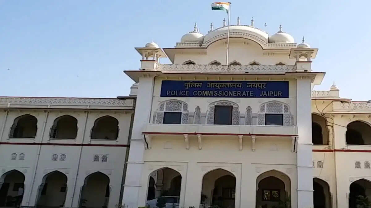 बस में गांजा तस्करी करते दो तस्कर गिरफ्तार:&nbsp;छह किलो से अधिक गांजा बरामद