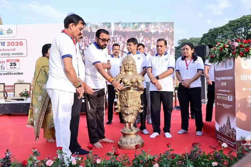 (अपडेट) विश्व पर्यटन नगरी खजुराहो से गूंजा योग का संदेश, अंतरराष्ट्रीय योग दिवस का 25 दिवसीय काउंटडाउन शुरू