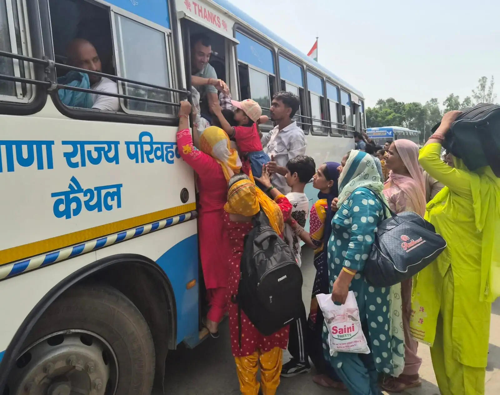 कैथल: रक्षाबंधन पर रोडवेज में महिलाओं और बच्चों की फ्री यात्रा शुरू, बस स्टैंड पर उमड़ी भीड़
