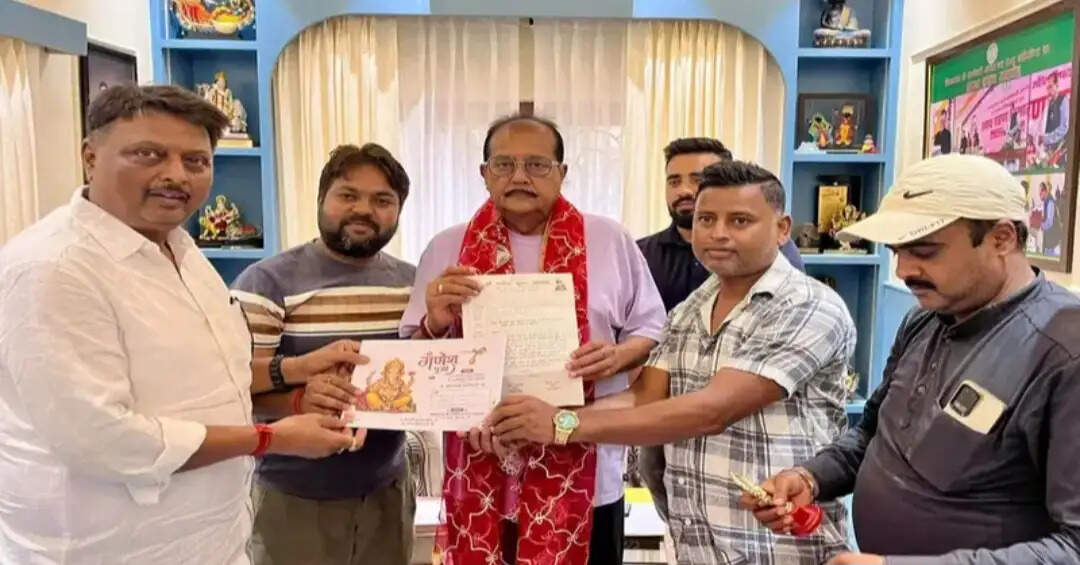 गणेश पूजा समितियों ने वित्त मंत्री राधाकृष्ण किशोर को दिया महोत्सव में शामिल होने का निमंत्रण