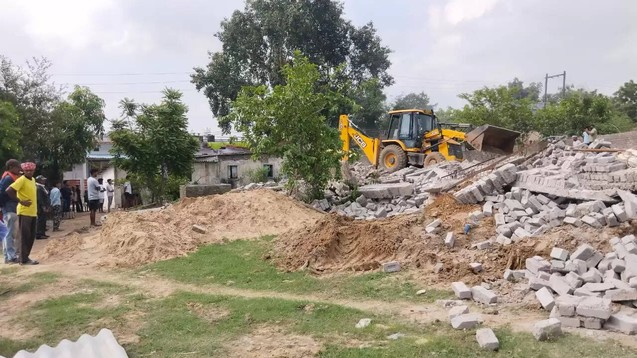 कोरबा : हनुमान मंदिर आईटीआई रामपुर के पास किए गए अतिक्रमण को कराया गया मुक्त