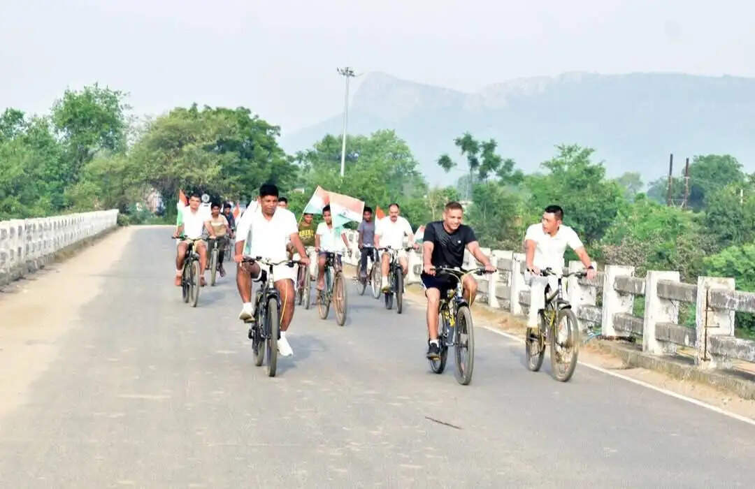 वीरपुर में एसएसबी की साइकिल रैली, ‘फिट इंडिया-हिट इंडिया’ के नारों से गूंजा इलाका