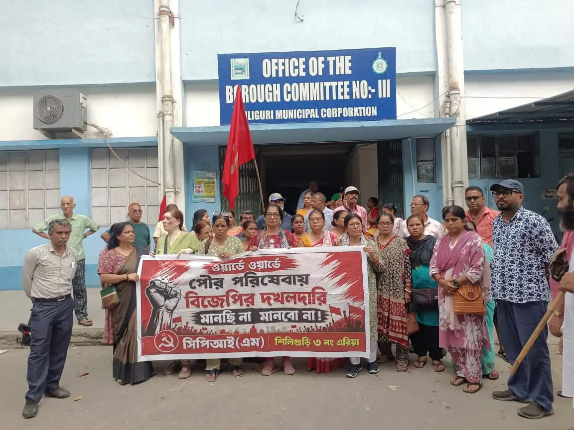 सीपीआईएम ने&nbsp;बोरो&nbsp;ऑफिस में सौंपा ज्ञापन