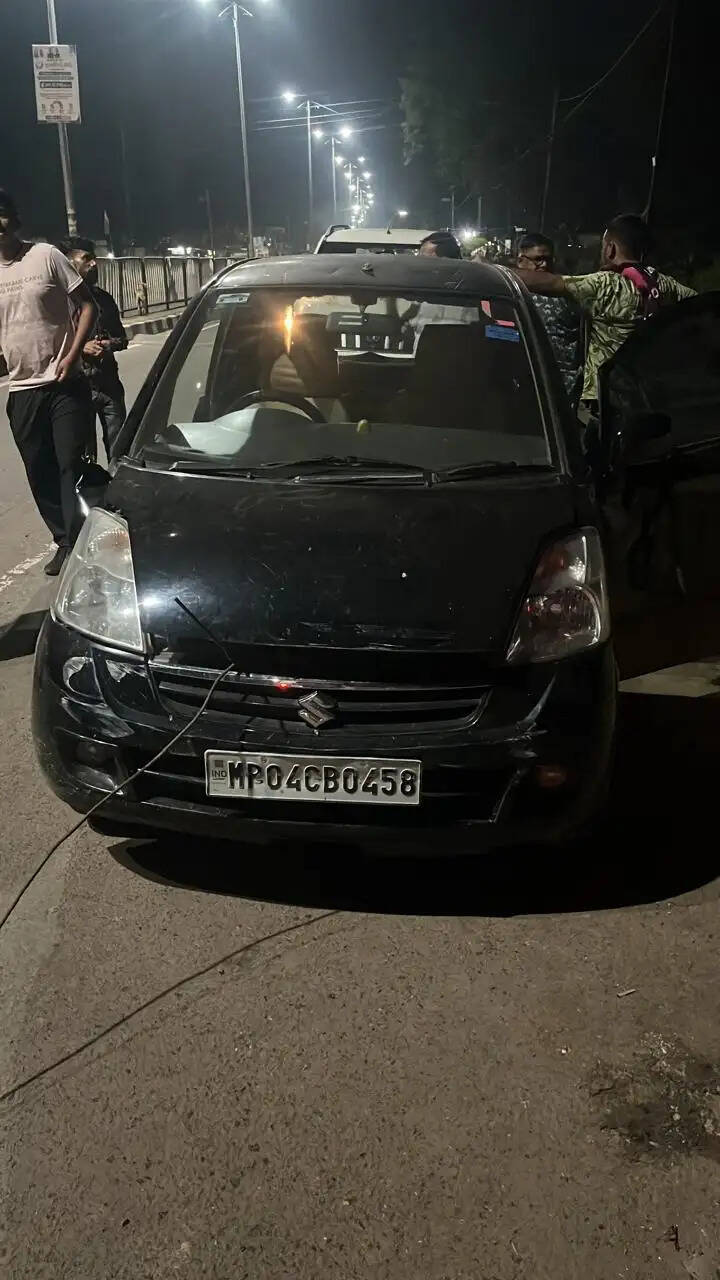जबलपुर : दुर्घटनाग्रस्त कार से 100 पॉव शराब बरामद, पनागर के जंगल में अवैध शराब फैक्टरी पकड़ी