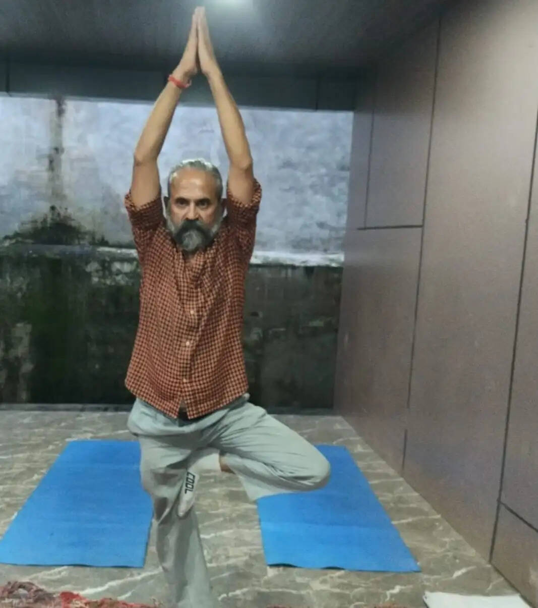 तनाव और गलत खानपान से बढ़ती हैं कब्ज की समस्याएं : योग प्रशिक्षक योगेंद्र मिश्रा