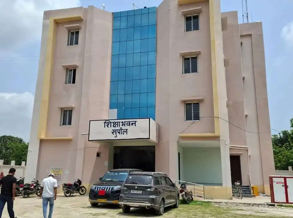 सुपौल के स्कूल में बढ़ा विवाद, शिक्षिका ने प्रधानाध्यापक पर लगाए गंभीर आरोप