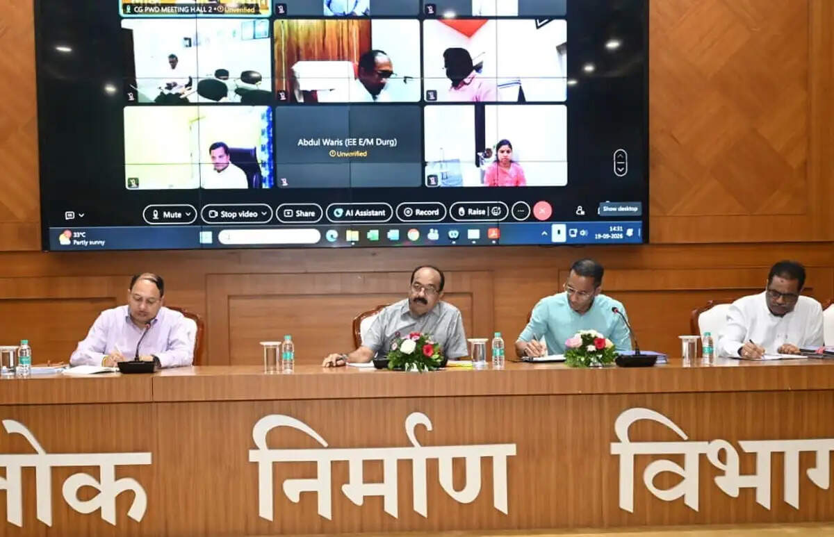 बारिश में खराब सड़कों पर उप मुख्यमंत्री अरुण साव ने जताई नाराजगी, 15 अक्टूबर तक सुधारने के दिए निर्देश