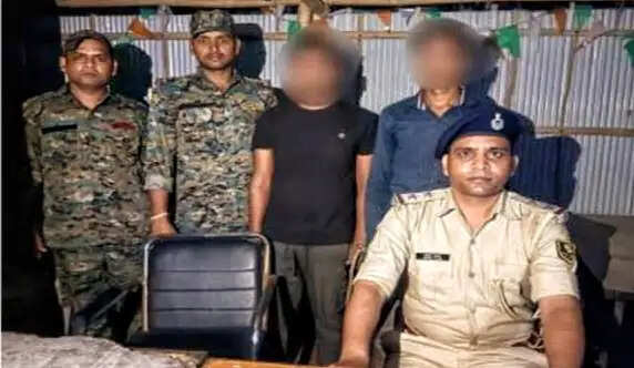 स्मैक के साथ दो तस्कर गिरफ्तार, मोटरसाईकिल जब्त