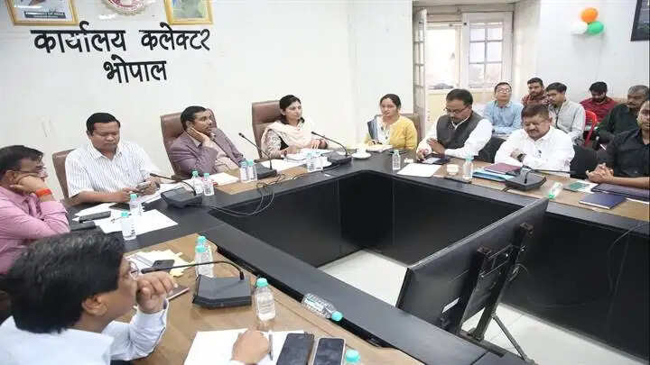 भोपालः कलेक्टर ने की जल जीवन मिशन अंतर्गत जिला जल एवं स्वच्छता मिशन की समीक्षा