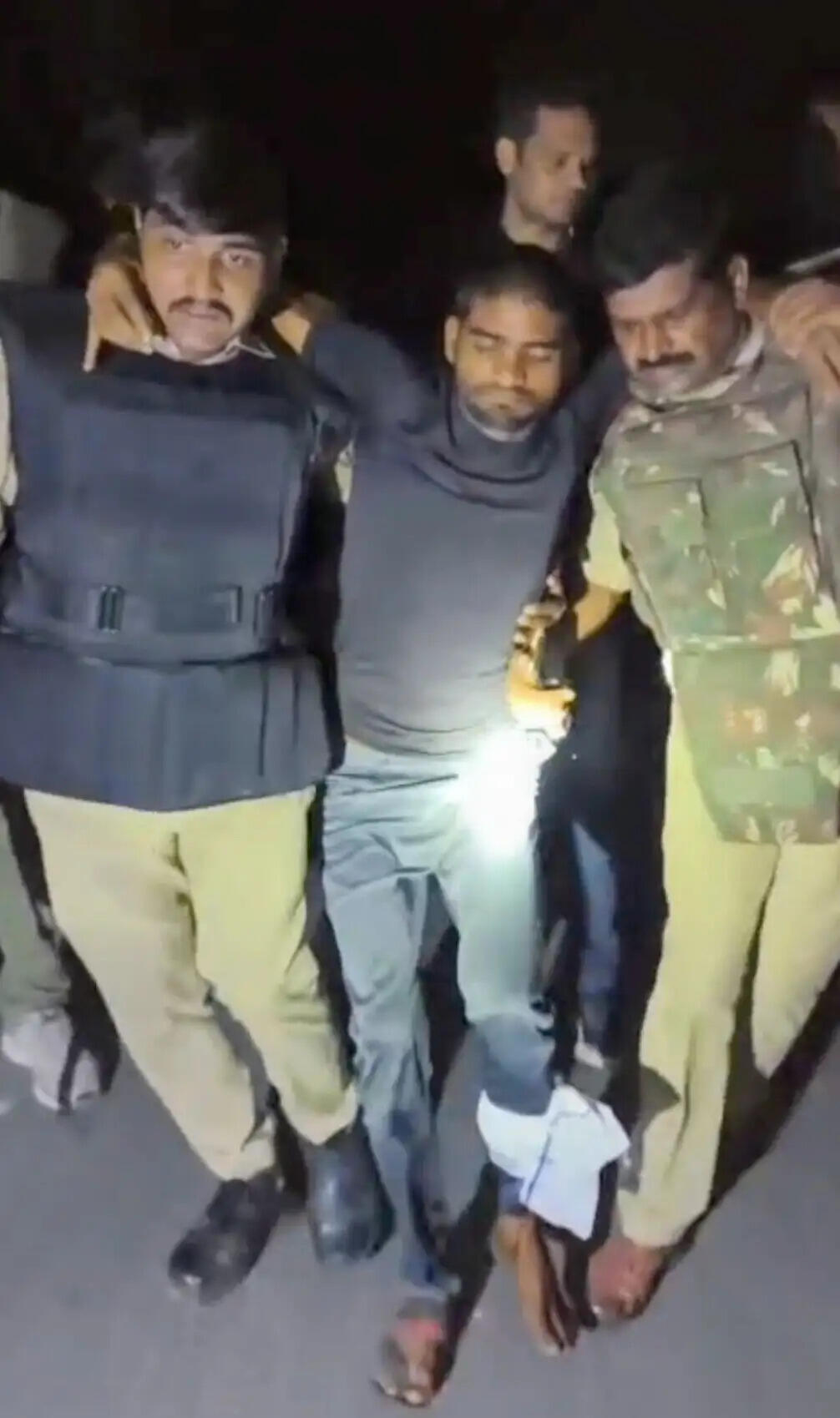 बहराइच में पुलिस मुठभेड़, 25 हजार का इनामी हिस्ट्रीशीटर घायल