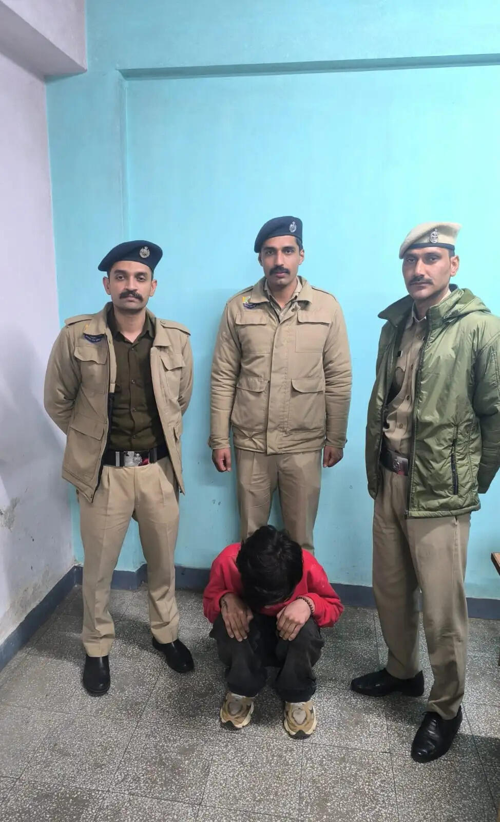 महिलाओं के कपड़े पहनकर चोरी करने वाले दो आरोपी काबू, एक नाबालिग