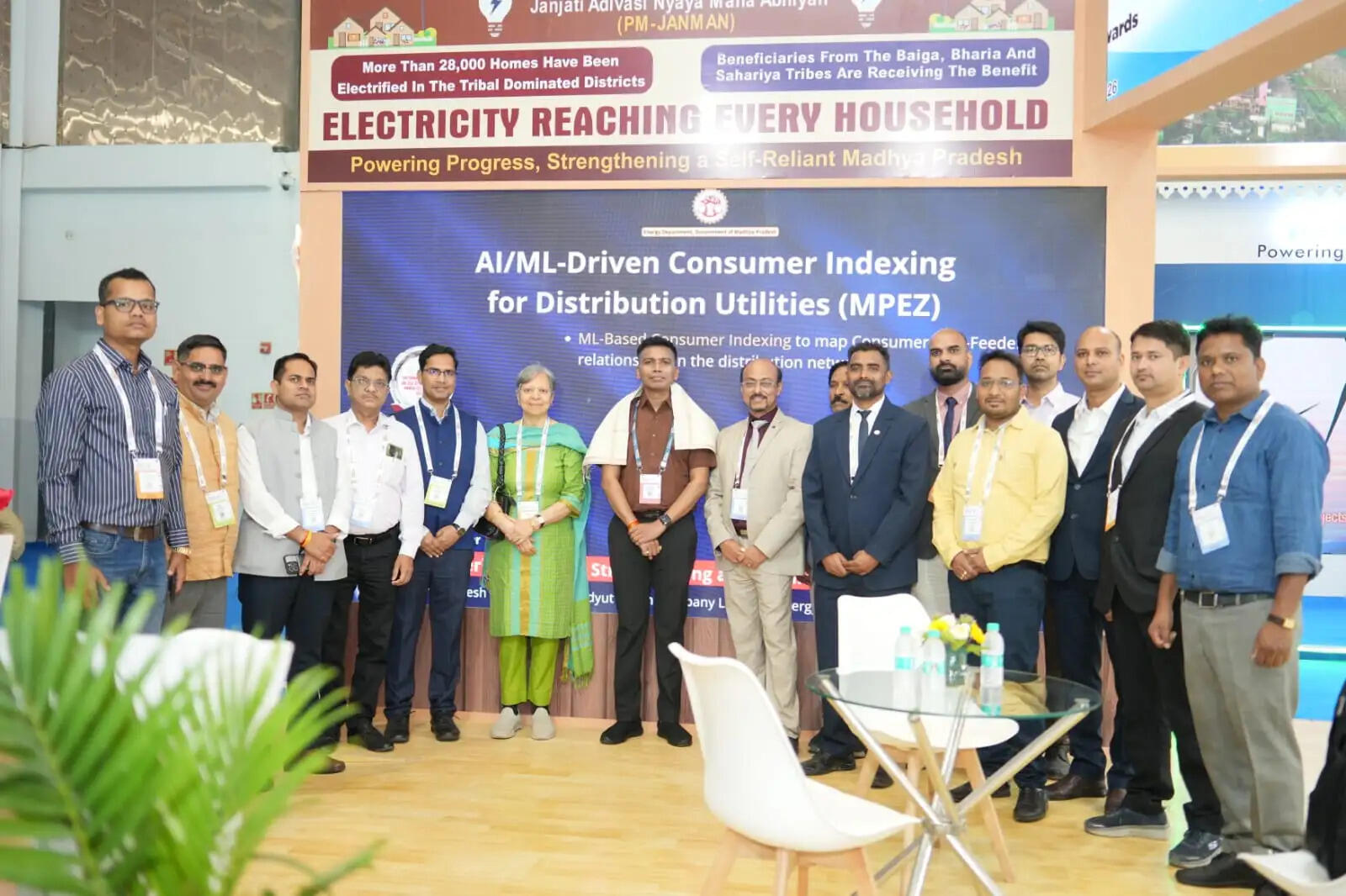 मप्रः ऊर्जा विभाग की प्रदर्शनी का सचिव ऊर्जा ने किया अवलोकन