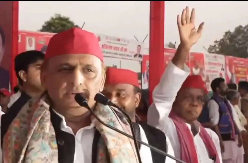 पीडीए रथ पर सवार होकर रायबरेली पहुंचे अखिलेश यादव, जनसभा में बोले—जो पीड़ित वही पीडीए