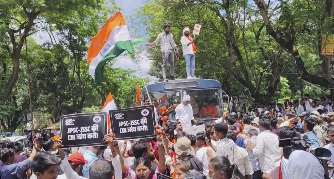 विधानसभा घेराव के दौरान एबीवीपी कार्यकर्ताओं पर लाठीचार्ज, हिरासत में राष्ट्रीय महामंत्री सहित 200 से अधिक कार्यकर्ता