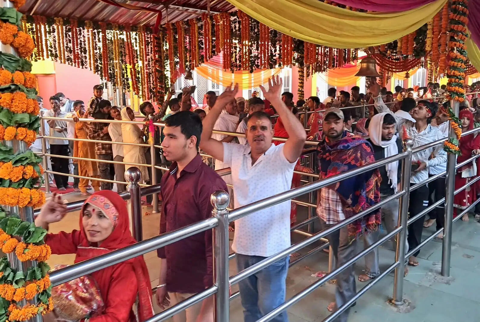 पांचवे नवरात्र पर मंदिर त्रिलोकपुर पहुंचे 40 हजार श्रद्धालु